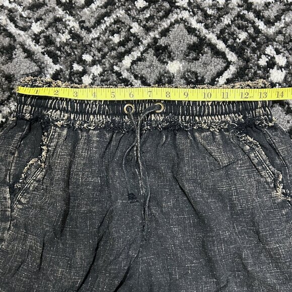 Zenana Mineral Frayed Hem Washed Shorts distressed black size L - Picture 6 of 8